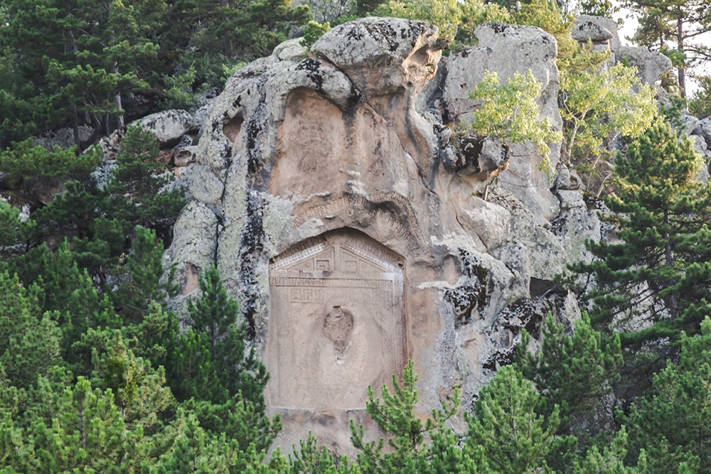 Areyastis Monument